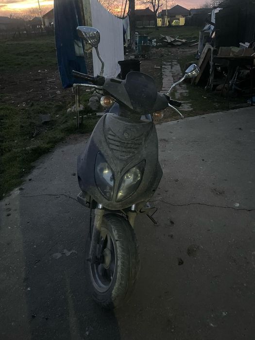 Vând scuter sau schimb
