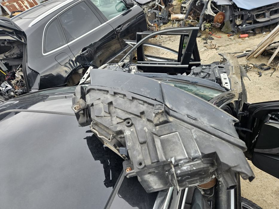 Десен ксенонов фар за Audi q5 2010god