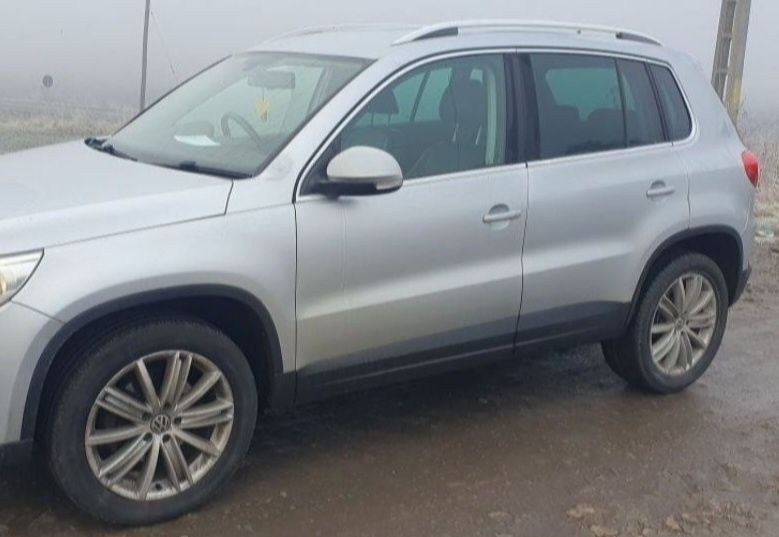 Usa tiguan , usile sunt impecabile complete , aripi