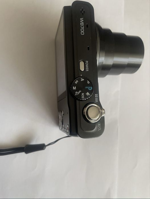 Samsung WB700 14,2Mpx,18 x zoom optic afisare data si ora,impecabil