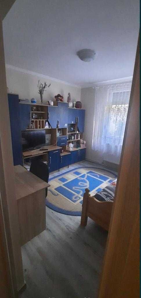 De Vanzare apartament cu 3 camere , Aleea Postavaru, Carpati 1.