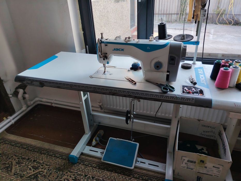 Tikuv Mashinasi sotiladi