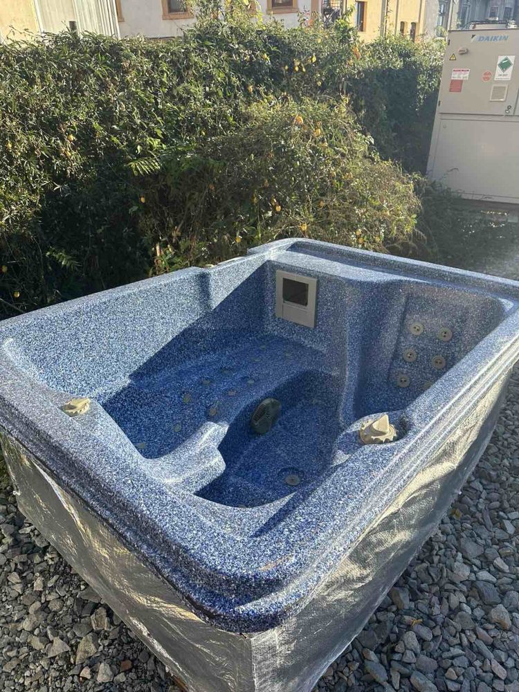 Джакузи California Mini Hydrosystems ( ИЗПОЛЗВАНО 4 ПЪТИ }