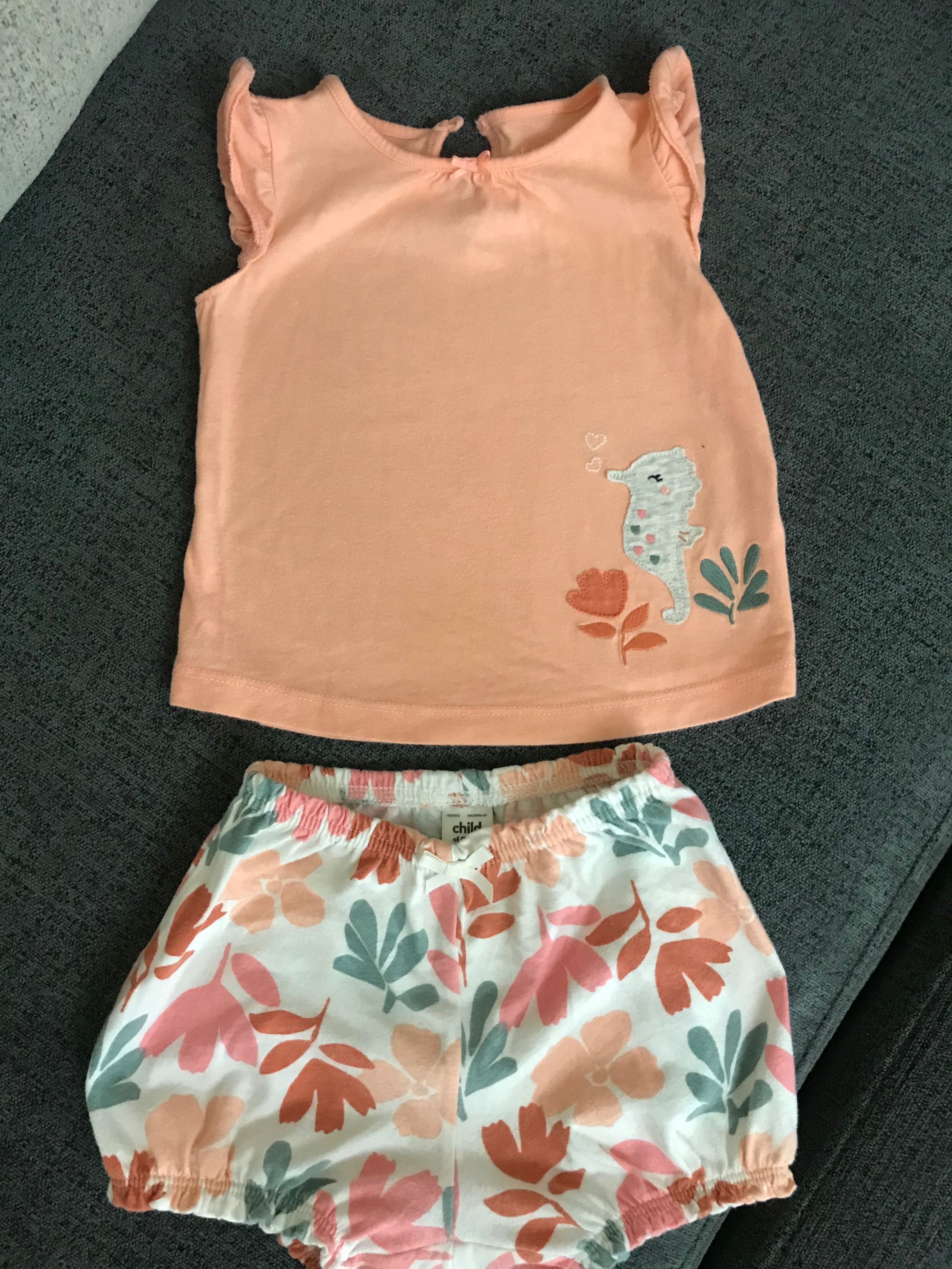 Костюмчик на девочку Carter’s