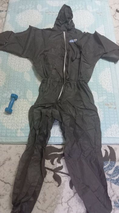Продам защитные комбинезоны