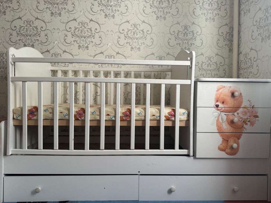 Манеж-кровать в хорошем состоянии