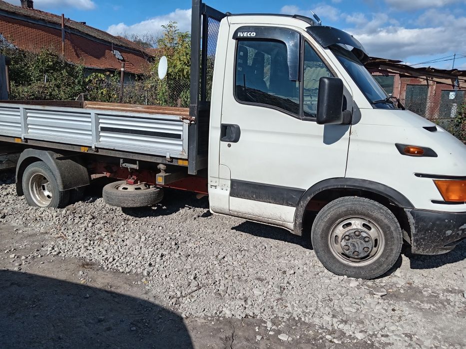 Transport orice cu autoutilitară basculantă