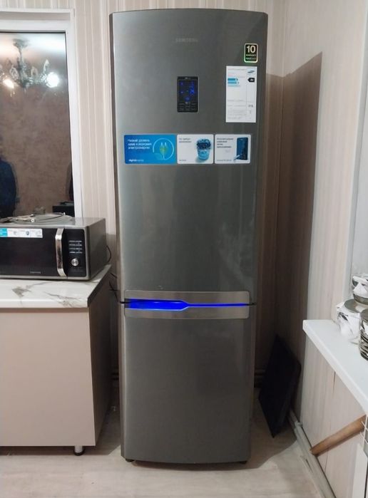 Холодильник Samsung