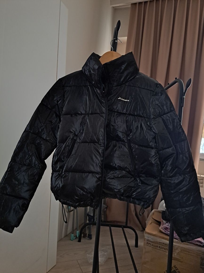 Продам женскую верхнюю одежду 42-44р
