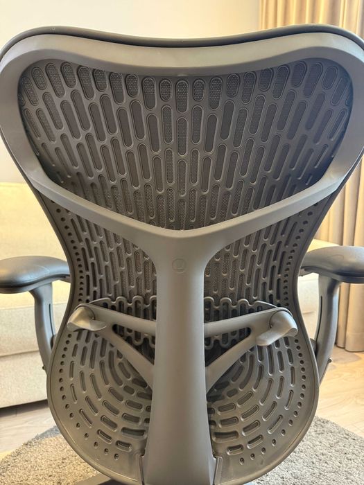 Herman Miller Mirra 2 (2025) Офис Стол - Почти Като Нов!