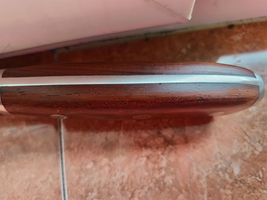 Vând cuțit oțel Damasc,absolut nou