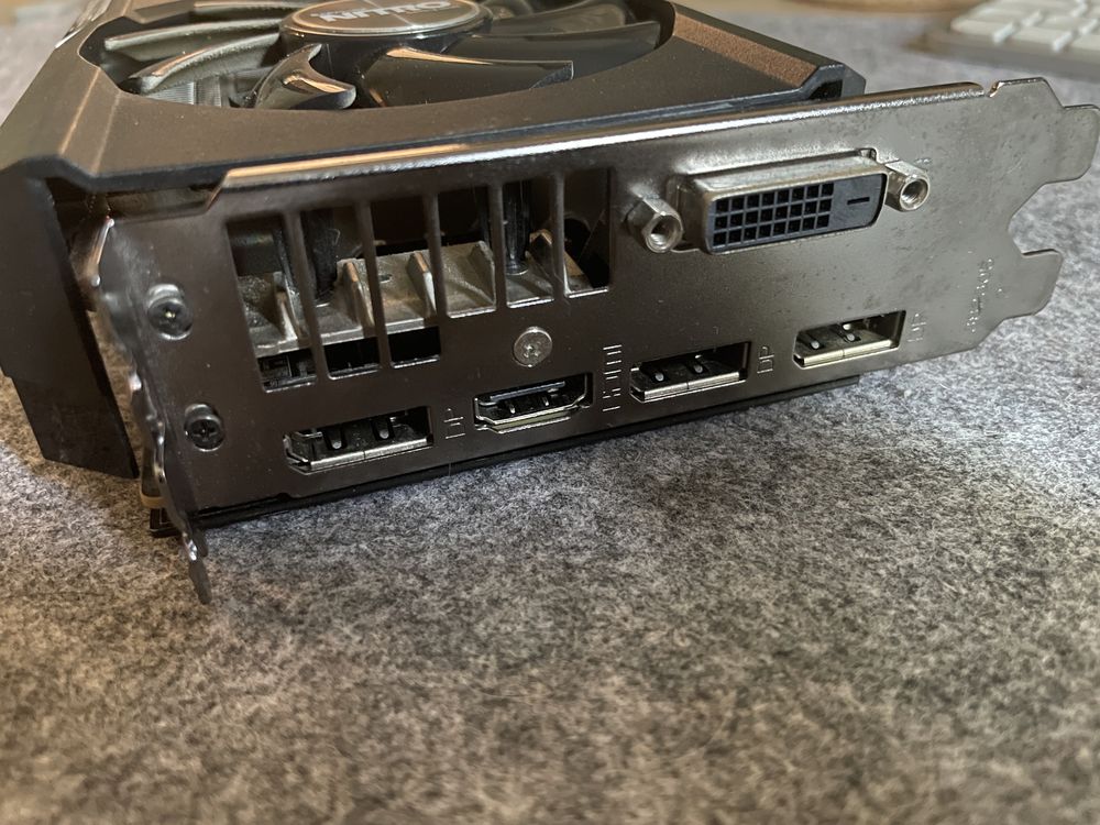 Sapphire Nitro R9 390 8GB - на части