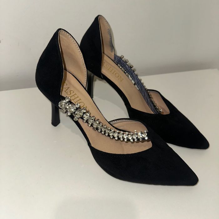 Туфли  черные размер 34