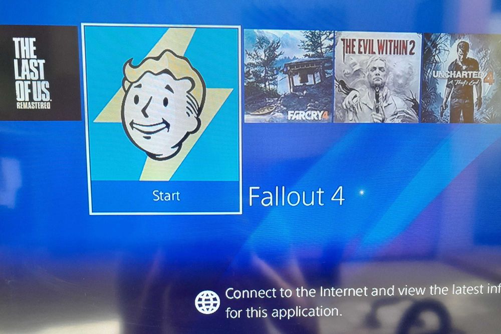 Play Station 4 Slim 1 TB / PS4 Slim + два джойстика + игри