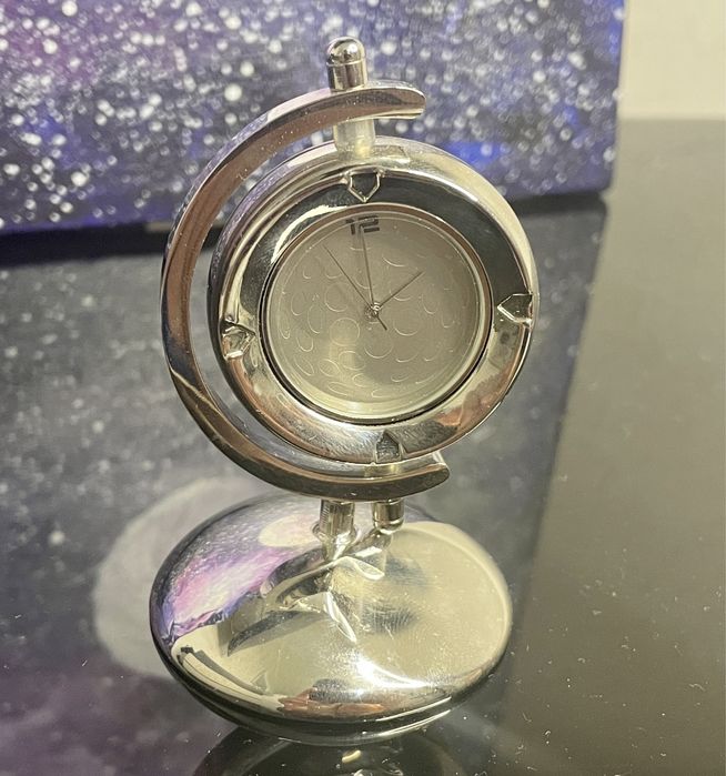 Настольные кварцевые часы