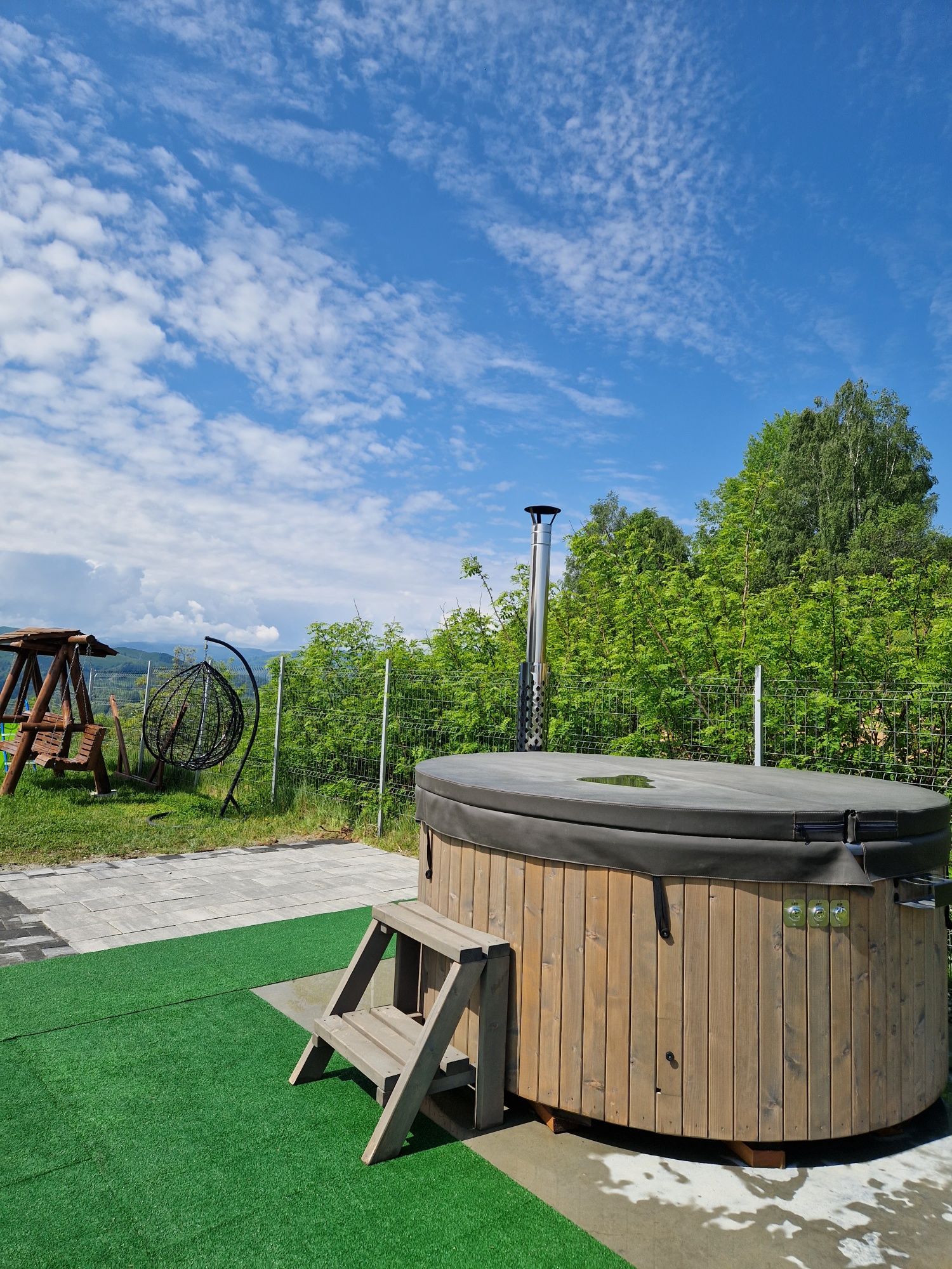 Cabană la munte cu ciubăr/jacuzzi