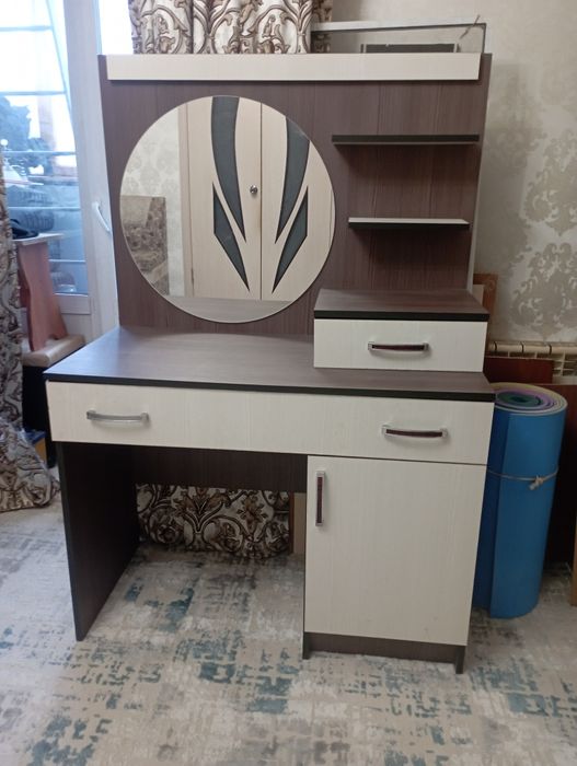 Продам столик в отличном состоянии