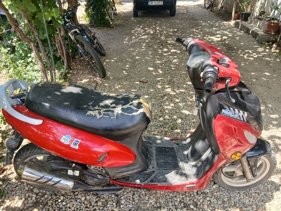 Vând scuter 49cc
