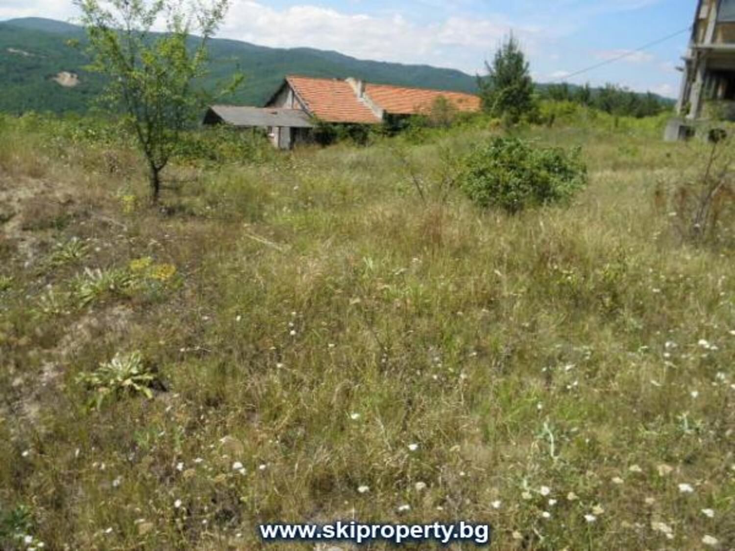 Имот с гледки към планината в Гуцал!