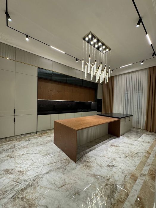 Продаётся ЕвроДом 6 комнат, ориентир: Саламатина, 3,91 соток 480 м²