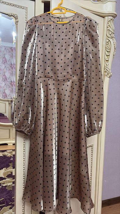 Продам платья. Дочь одевала всего один раз. Дорогие платья.