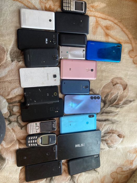 Продавам много телефони 100лв за всичките