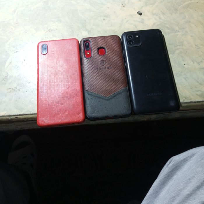 Продаётся телефон