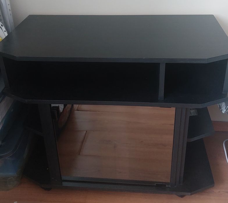 Продам столик под телевизор чёрного цвета