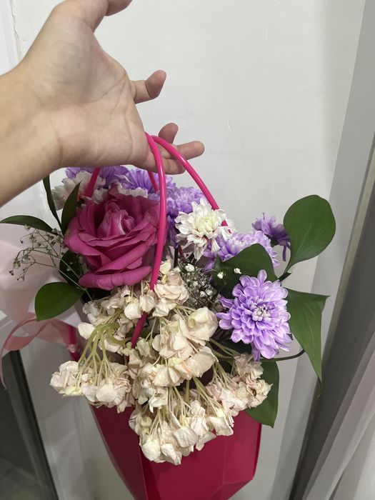 красивая цвтошка в корзине дешевый 2000то