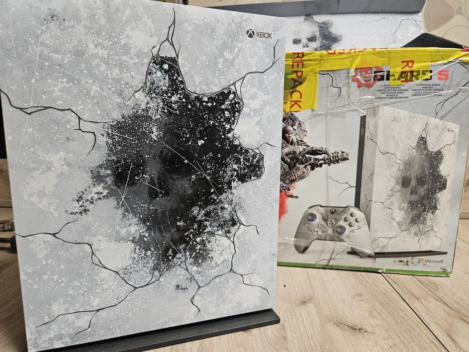 Vand Xbox One X cu SSD 1TB Gears 5 Collectors Edition