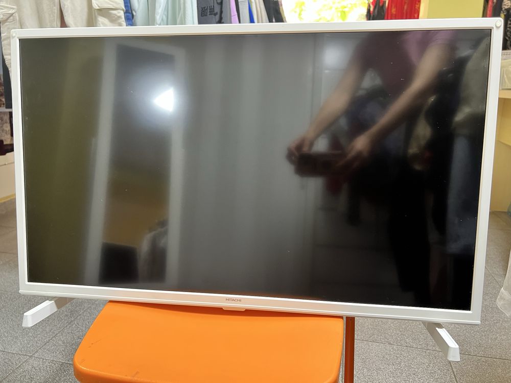 Смарт телевизор Hitachi 32HE4300W
