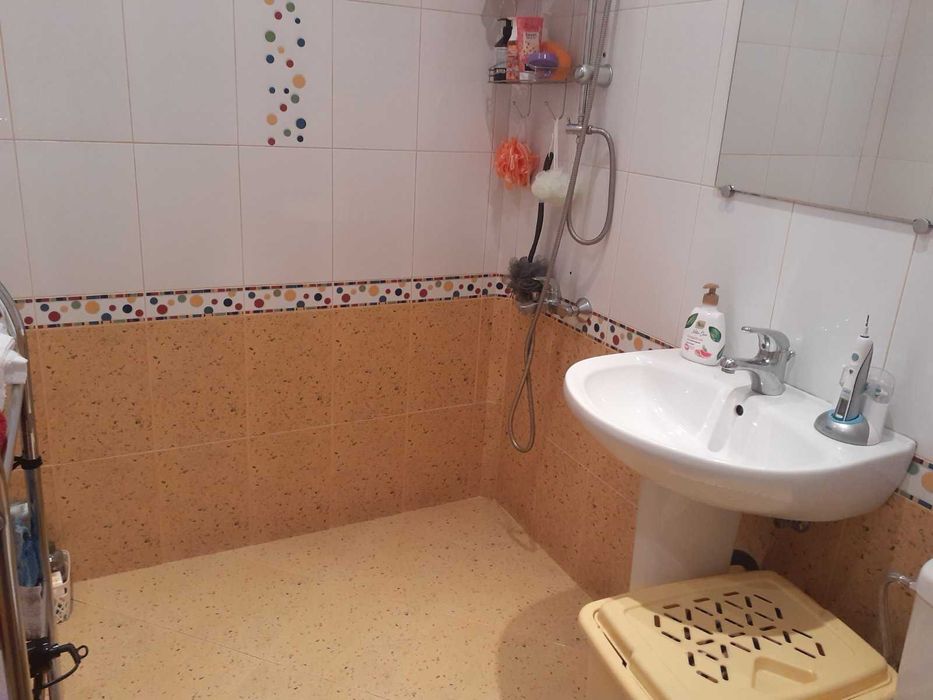 Продава се Тристаен апартамент в София, Фондови жилища - 80 кв.м за 2125 €/кв.м - Снимка #5