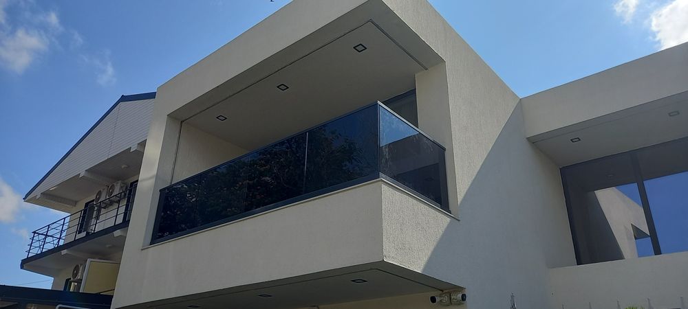 Balustrade din inox , sticla , otel .