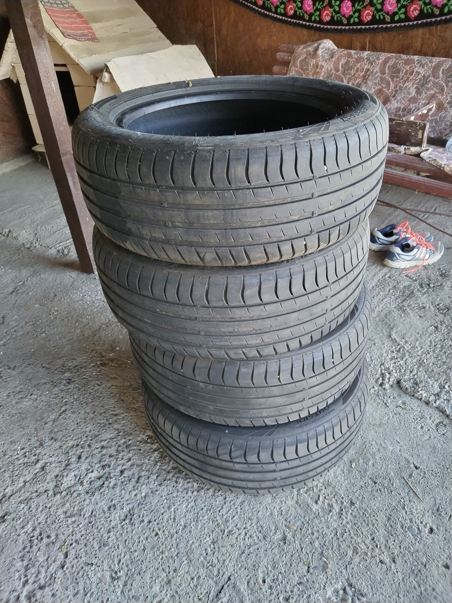 Vând cauciucuri vara 215/55 R17