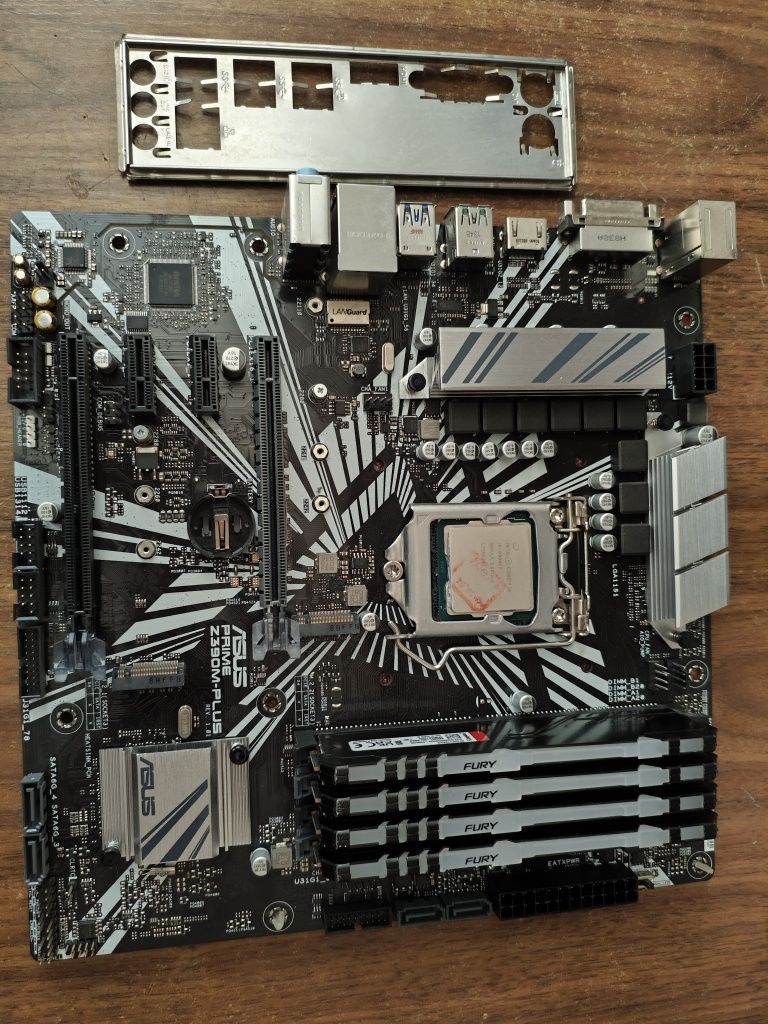 Продам мат плату Z390 m-plus с проц core i9 и ОЗУ  32gb