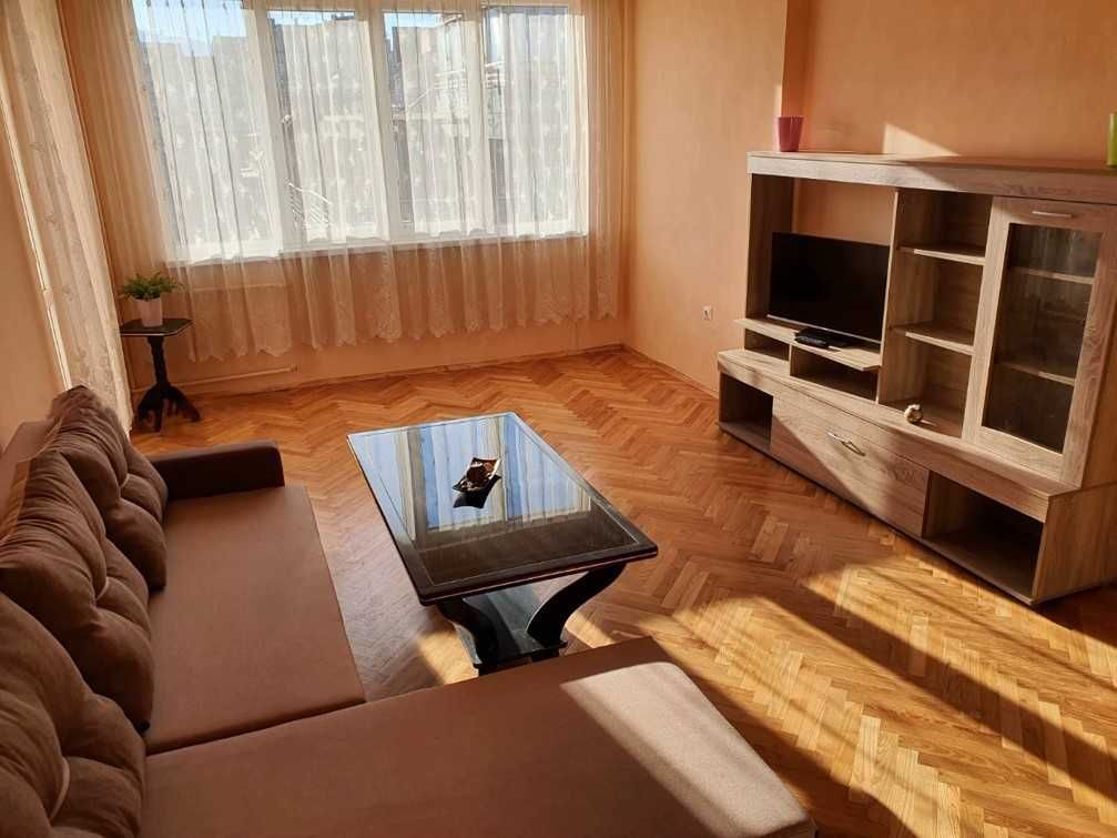 Дава се под наем Тристаен апартамент в София, Медицинска академия - 118 кв.м за 765 € - Снимка #1