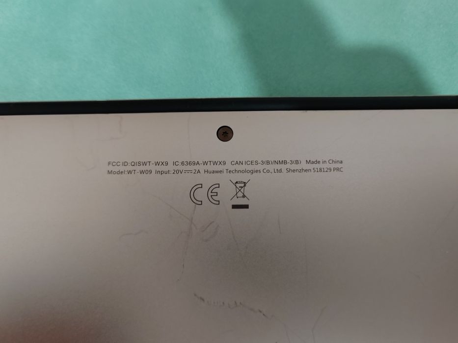 Laptop Huawei MateBook 13 WT-W09 i5 / 8GB / SSD / mouse + husă