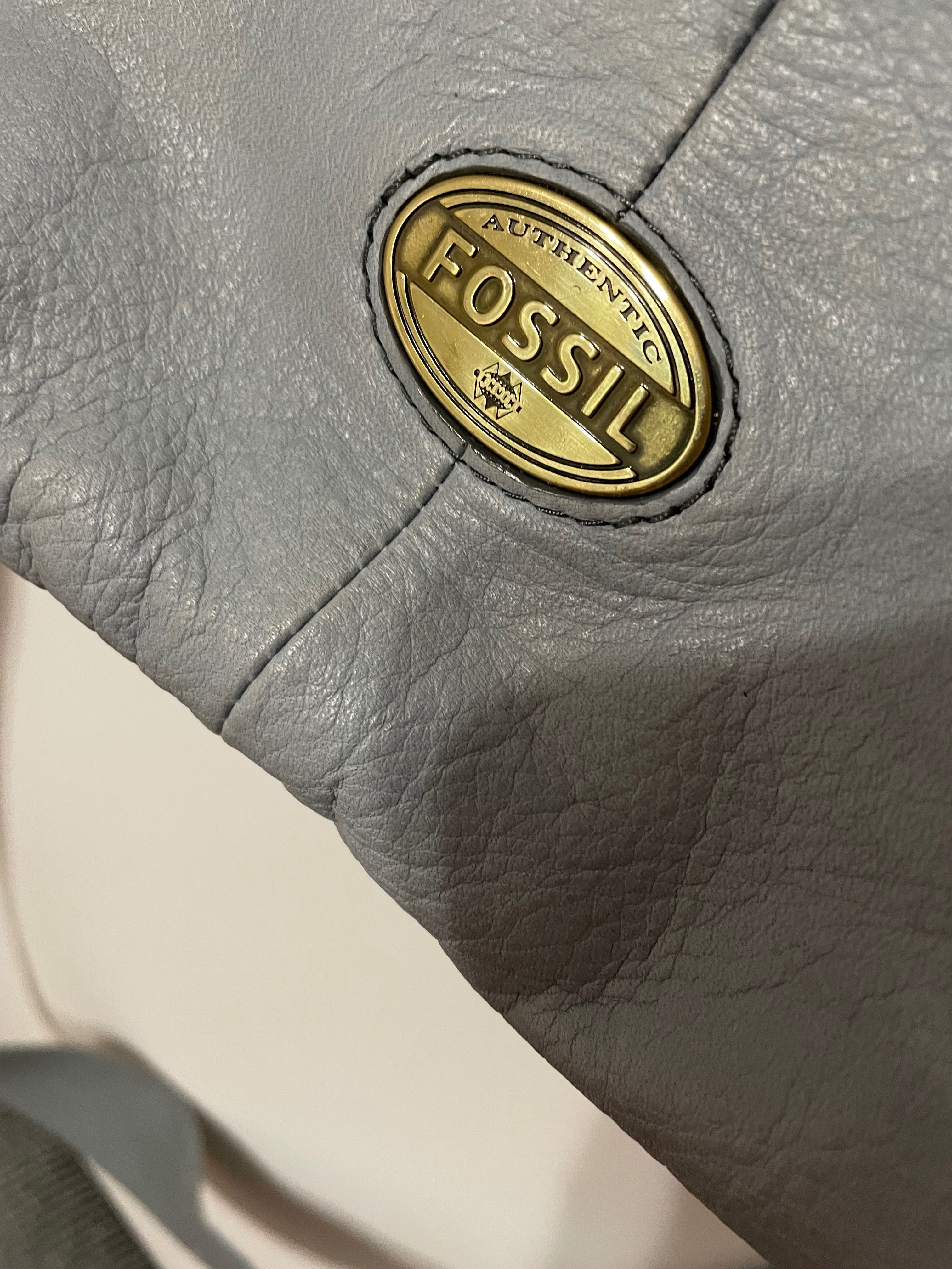 Чанта Fossil кожа оригинална, през рамо, светло синя - 137 лв