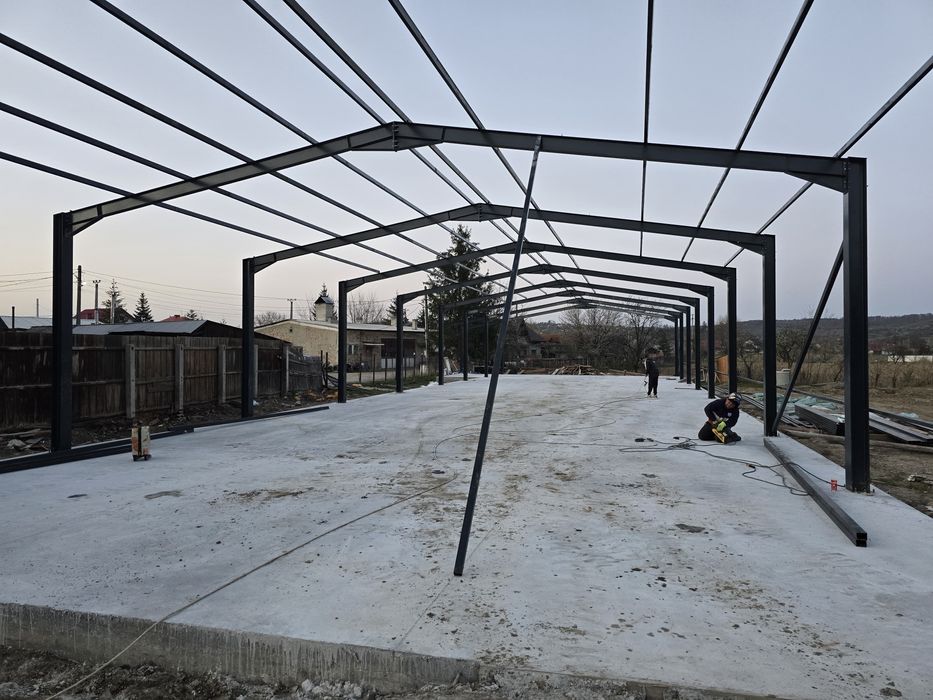 Vând structură metalică 10×30×4h