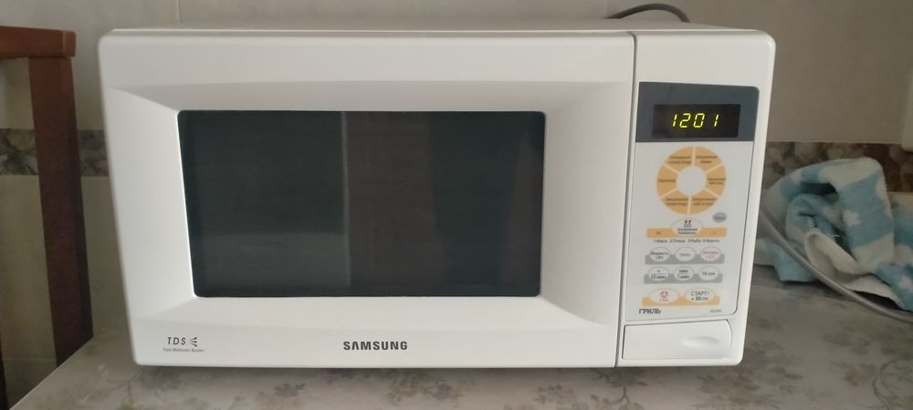 Микроволновая печь Samsung с грилем.