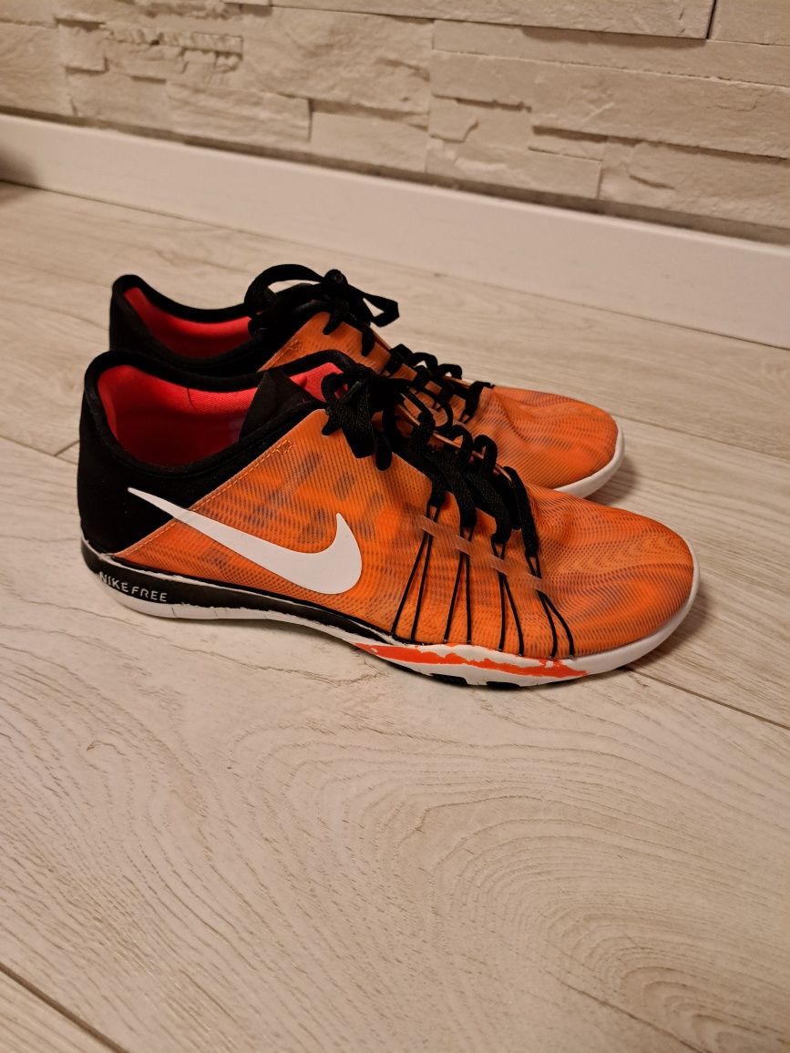 Adidasi nike free tr6 marimea 37.5 23.5 cm