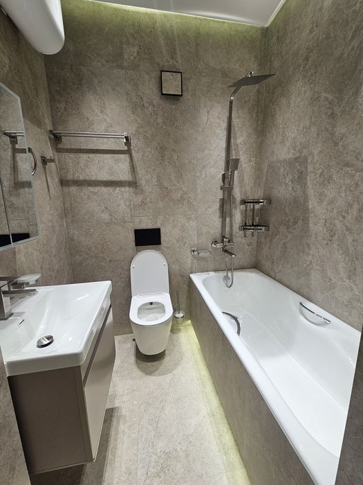 Сдается 2-3 х комнатная квартира .
Район: 5/3 16 этажка 
Этаж: 3
Цена: