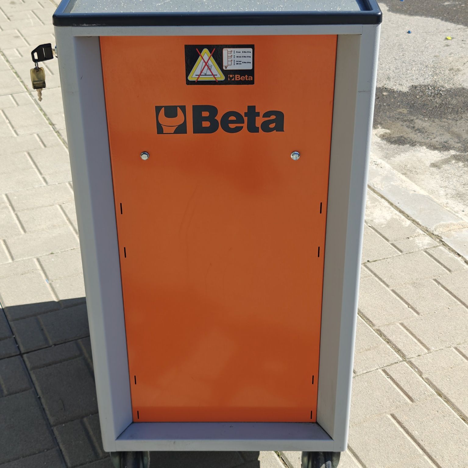 Beta количка за инструменти със 7 чекмеджета 4 от които с инструменти