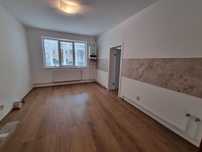 Apartament renovat 3 camere, parter, acces separat, Cetate, TVA 9 %