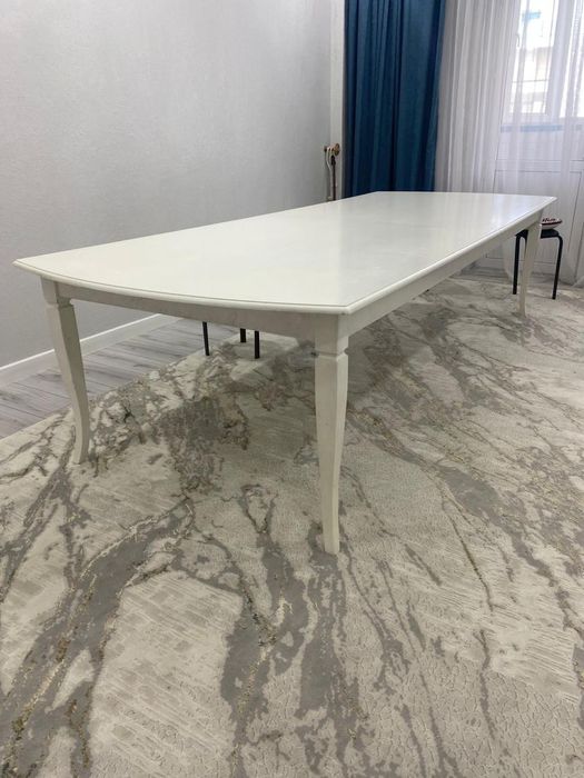 Продаю дорогой стол.