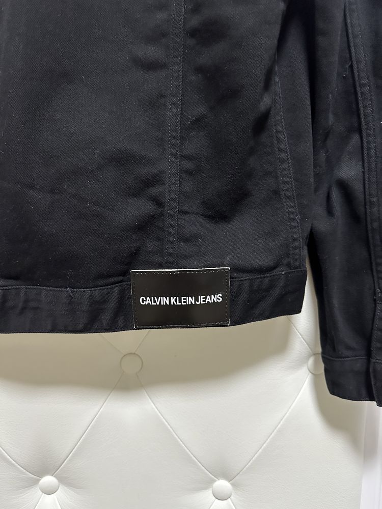 Продам джинсовку Calvin Klein