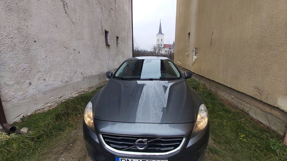 VOLVO V40 an fabricație2014 cu volan pe partea stângă.