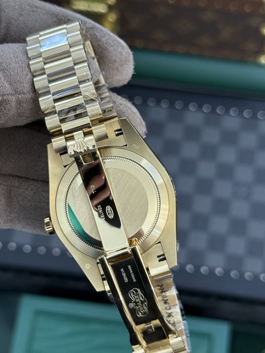Rolex Day-Date 40mm Roman Full Gold 18k