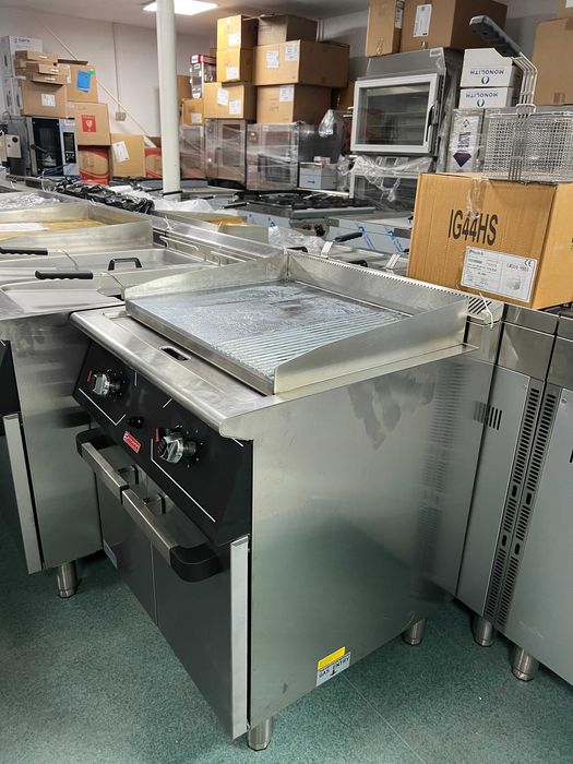 Firmann V9TG - Fry top; Plita electrica neteda-striata (linia 900)