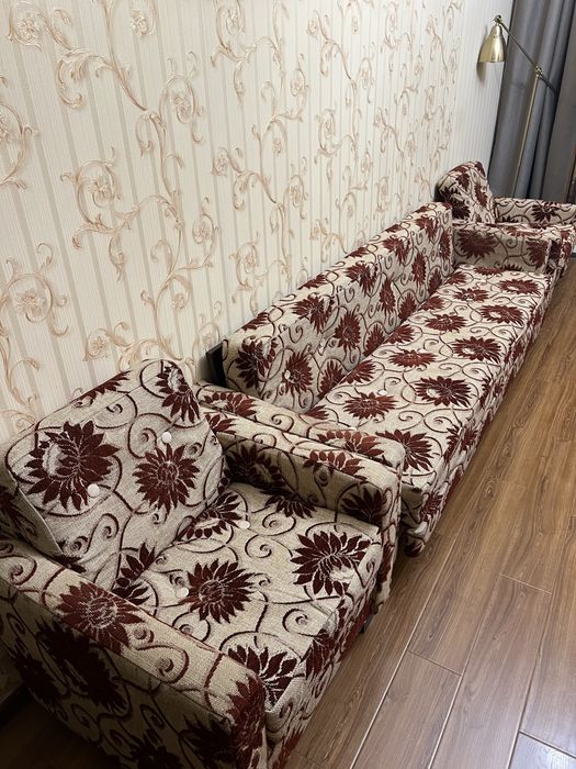 Диван-кровать и два кресла